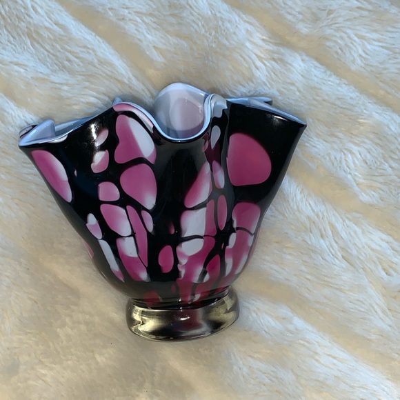 Vintage unique pink black scalloped glass bowl vase decor - Picture 6 of 9